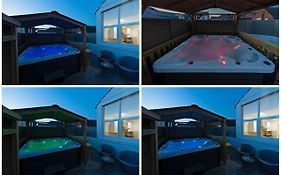 Hot Tub Jacuzzi On Private Terrace Free Gated Parking Sleeps 8