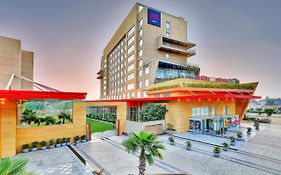 Radisson Red Chandigarh Mohali Hotel 5* India
