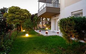 Private Garden House In Panorama- Lux Accommodation