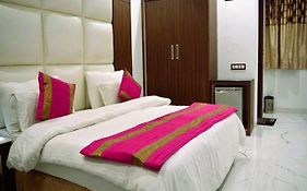 Hotel Red Snapper Suite Near Dashrathpuri Metro Station - By Ap Singh Hotels New Delhi 3* India
