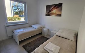 Monteurzimmer Mit Zwei Einzelnen Betten In Einer 3Zi Wohnung Mit Kuche Und Bad