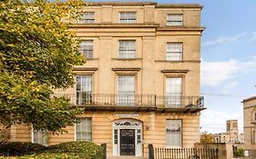St Marg'S Hideaway; Grade II Listed Luxury Apartment In The Heart Of Cheltenham - Gateway To The Cotswolds! Sleeps 4 - Outdoor Seating And Free Private Parking!