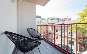 Grune Und Zentrale Ruhelage Im Neubau Mit Balkon