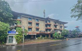 Urbanview Hotel Taman Suci Denpasar Bali
