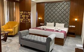 Hotel Hyderabad Grand Shamshabad 3* India