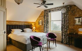 The Crown Stamford 4*