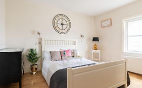 Spacious 1 Bed Oxford Street Apartment - Sleeps 4