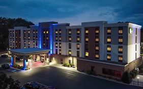 Holiday Inn Express Newport News 3*