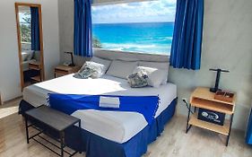 Paradise Beachfront & Nightlife Heart Apartment Cancun  Mexico