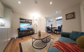 Ritual Stays Stylish 1-Bed Flat In The Heart Of St Albans City Centre With Working Space And Super Fast Wifi