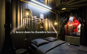 Love Hotel Avec Nuit Insolite Au Dandy Et Jacuzzi Privatise (adults Only) Paris France