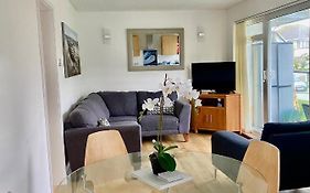 Stunning Apartment Within 5 Min Walk Of Porth Beach And Restaurants