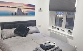 Modern One-Bedroom Flat In Maidstone