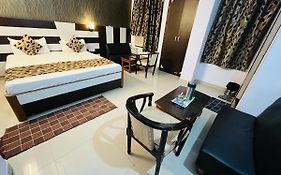 Hotel Mani International Patna 3*