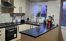 Entire 2 Bedroom House - Manchester