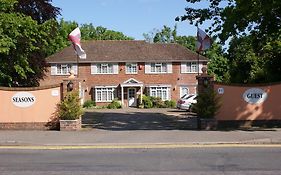 All Seasons Gatwick Guest House & Parking