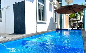Bandar Melaka Family Bungalow Private Pool Bbq Wifi Netflix