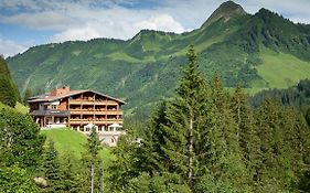 Das Alpine Lifestyle Berghotel Madlener Damüls 4*
