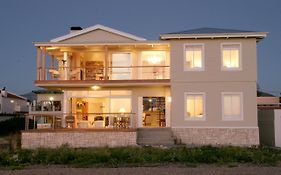 138 Marine Beachfront Guesthouse Hermanus 4* South Africa