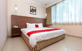 Reddoorz Premium At Hotel Ratu Residence