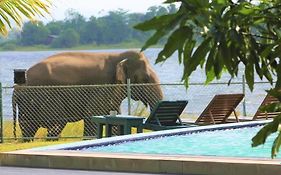 Lake Park Hotel Polonnaruwa