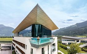 Tauern Spa Hotel&therme  4*