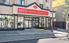 Metro Hotel Perth 3*