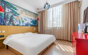 Happy Dragon Alley Hotel-In The City Center With Big Window&Heater, Ticket Service&Food Recommendation,Near Tian Anmen Forbiddencity,Near Lama Temple,Easy To Walk To Nanluoalley&Shichahai