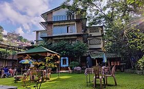 Hotel Highwinds Shillong 2*