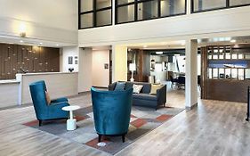 Comfort Inn & Suites Nw Milwaukee