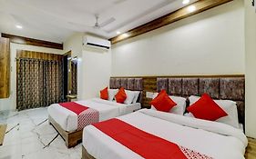 Hotel Signature Ahmedabad 2* India