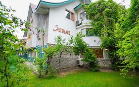 Hotel Mirage Srinagar 3*