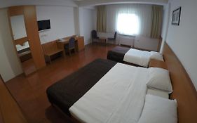 Hotel Saraj  3*
