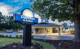 Days Inn & Suites By Wyndham Colonial