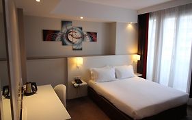 Holiday Inn Paris-auteuil  3*