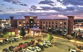 Holiday Inn Express & Suites Albuquerque Historic Old Town 3*