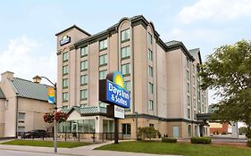 Days Inn Suites By The Falls 3*