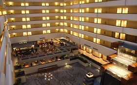 Doubletree Hotel Fresno 3*