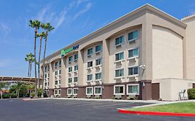 Holiday Inn Express Colton California 2*