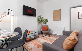 Newly Renovated Apartments In Liverpool - Extended Stay