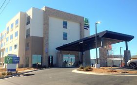Holiday Inn Express & Suites Tahlequah 3*