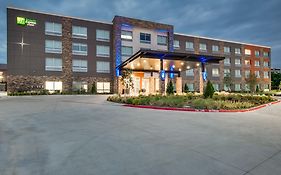 Holiday Inn Express & Suites Dallas North - Addison 3*