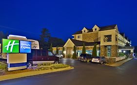 Holiday Inn Express Mackinaw City 2*