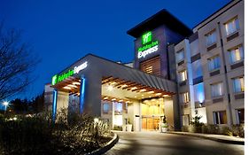 Holiday Inn Express & Suites Langley, An Ihg Hotel  3* Canada