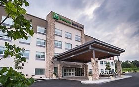 Holiday Inn Express & Suites Kingston-ulster 3*