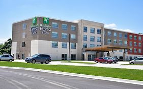 Holiday Inn Express & Suites Bensenville - O'hare 3*