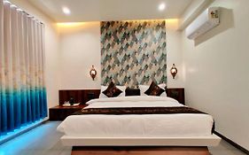 The White Orchid Hotel In Junagadh  4* India