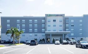 Holiday Inn Express & Suites Tampa Stadium - Airport Area, An Ihg Hotel