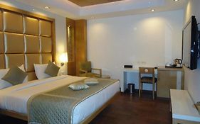 Almondz Hotel Patel Nagar 3*