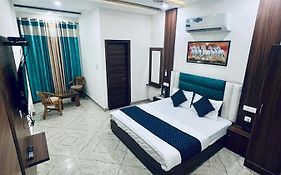 Hotel The Crown , Top Rated & Most Awarded Property In Chandigarh, Zirakpur & Tricity  India